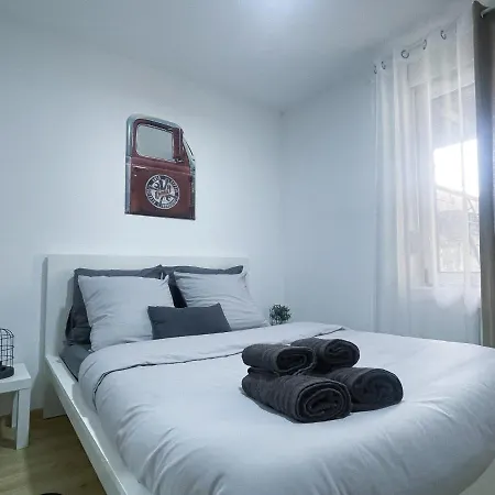 Apartment Ambiance Automobile, 100m2, De Gamme *